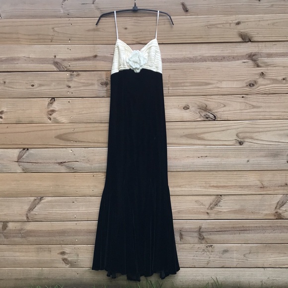 Lillie Rubin Dresses & Skirts - Lillie Rubin Black and White Evening Gown